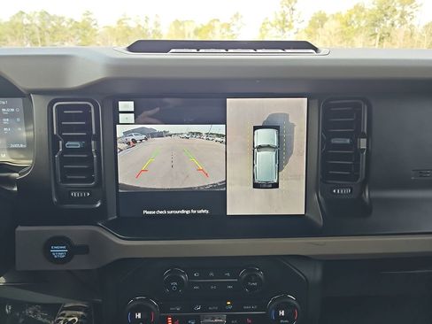 Used 2023 Ford Bronco Wildtrak image 27