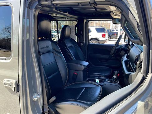 Used 2023 Jeep Wrangler Sahara w/ Cold Weather Group AWD/4WD image 11