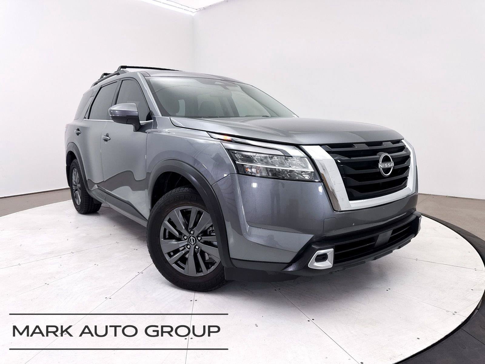 Used 2022 Nissan Pathfinder SV FWD image 1