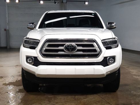 Used 2023 Toyota Tacoma Limited AWD/4WD image 2