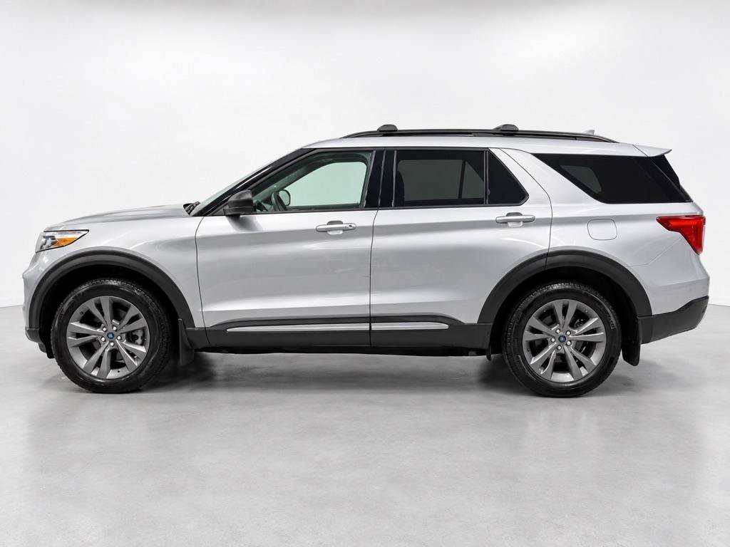 Used 2023 Ford Explorer XLT w/ Equipment Group 202A AWD/4WD image 7