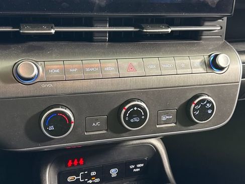 Used 2025 Hyundai Kona SE image 33
