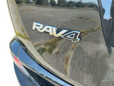 Used 2017 Toyota RAV4 LE w/ All Weather Liner Package AWD/4WD image 16