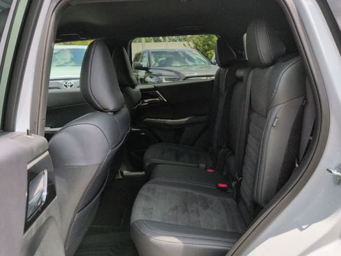 Used 2026 Mitsubishi Outlander SE FWD image 13
