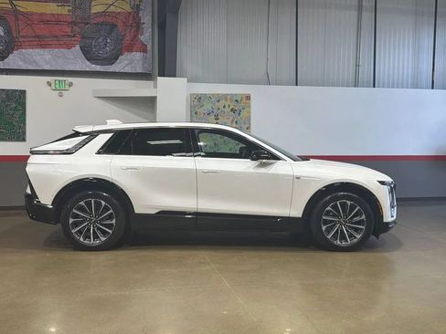 Used 2024 Cadillac Lyriq Sport AWD/4WD image 5