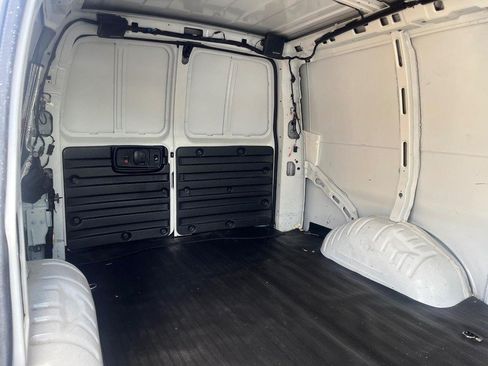Used 2018 Chevrolet Express 2500 RWD image 10