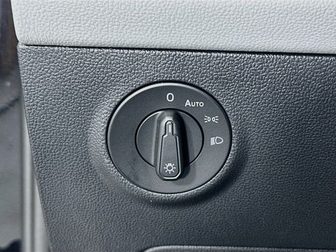 Used 2023 Volkswagen Taos SE image 10