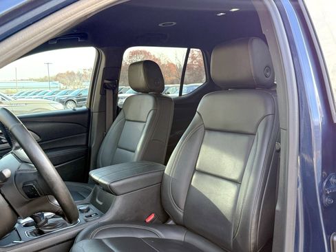 Used 2023 Chevrolet Traverse LT image 18