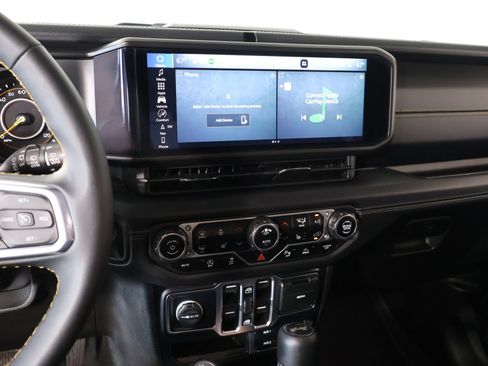 Used 2024 Jeep Wrangler Unlimited Sahara w/ Technology Group AWD/4WD image 5