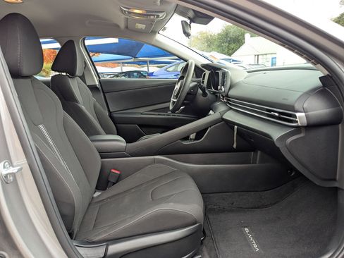Used 2022 Hyundai Elantra SEL image 26