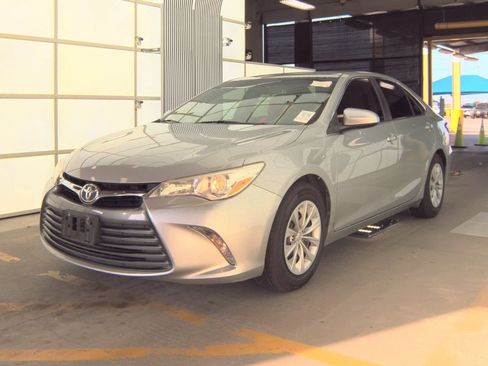Used 2016 Toyota Camry LE FWD image 1