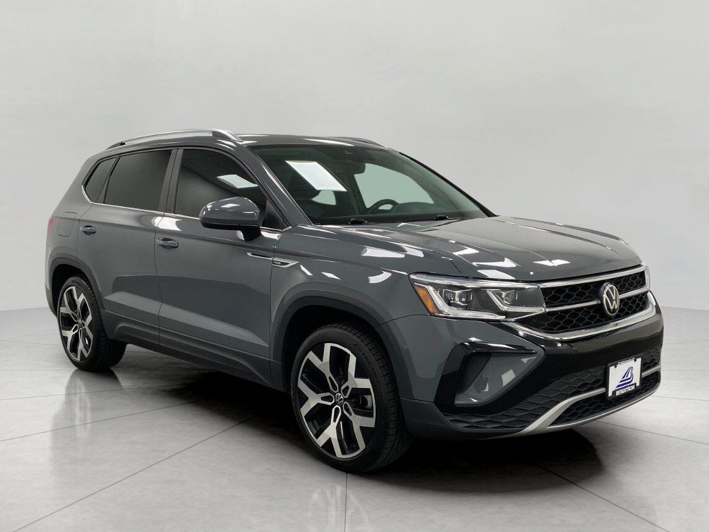 Used 2022 Volkswagen Taos SEL w/ Panoramic Sunroof Package AWD/4WD image 1