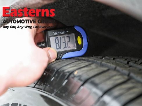 Used 2023 Chrysler Pacifica Touring-L image 28