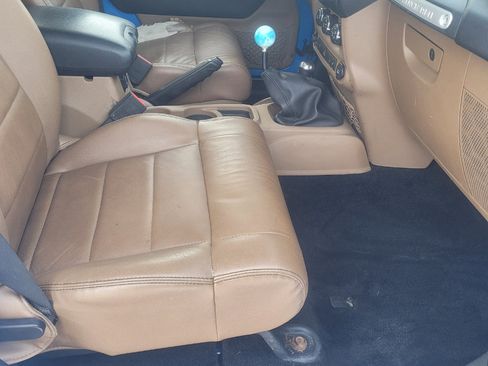 Used 2011 Jeep Wrangler Unlimited Rubicon w/ Dual Top Group image 19