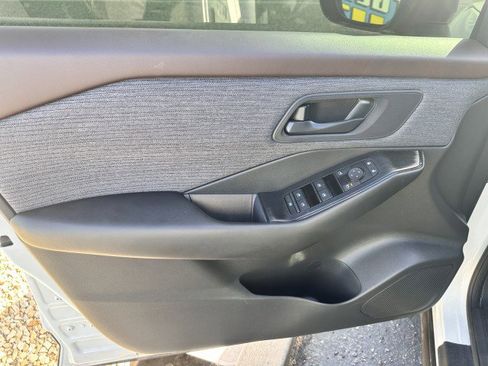 Used 2023 Nissan Rogue S image 10