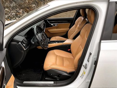 Used 2018 Volvo S90 T5 Momentum w/ Protection Package Premier image 22