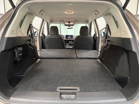 Used 2025 Nissan Rogue SV AWD/4WD image 29