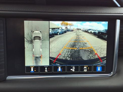 Used 2023 GMC Yukon XL Denali image 22