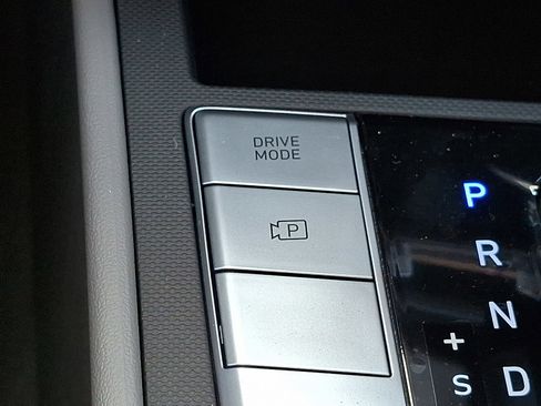 Certified 2025 Hyundai Elantra SE image 23