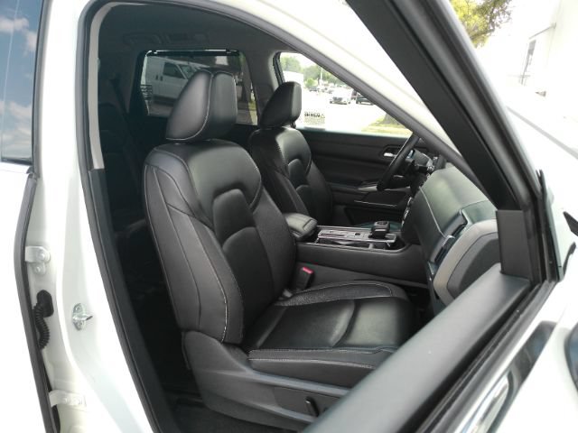 Used 2022 Nissan Pathfinder SL w/ SL Black Package FWD image 24