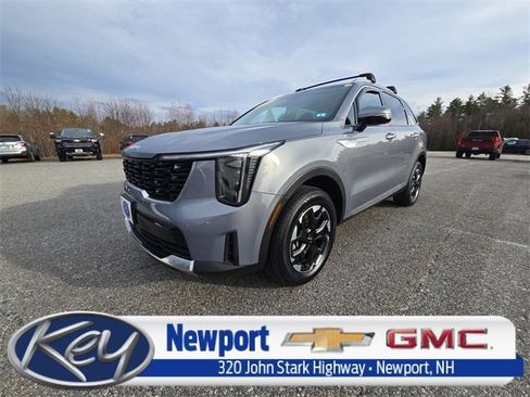 Used 2024 Kia Sorento S image 1
