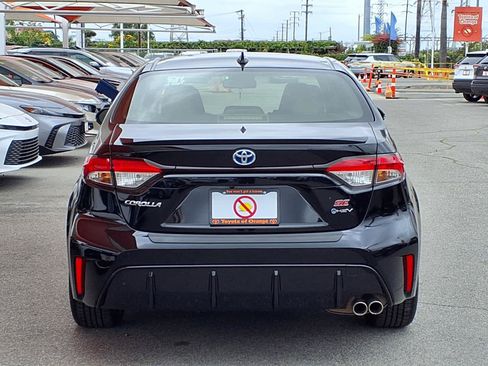 Certified 2025 Toyota Corolla SE FWD image 5