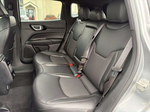 Used 2024 Jeep Compass Latitude w/ Convenience Group AWD/4WD image 19