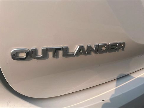Used 2024 Mitsubishi Outlander SE AWD/4WD image 8