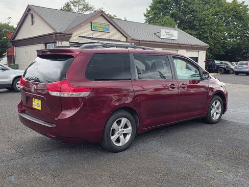 Used 2013 Toyota Sienna LE w/ Towing Pkg FWD image 8