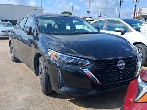 Used 2025 Nissan Sentra SV FWD image 2