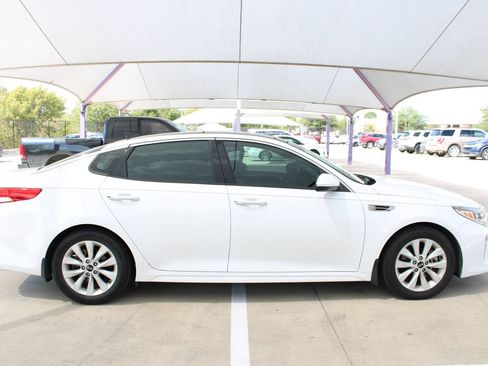 Used 2017 Kia Optima EX w/ Premium Package FWD image 7