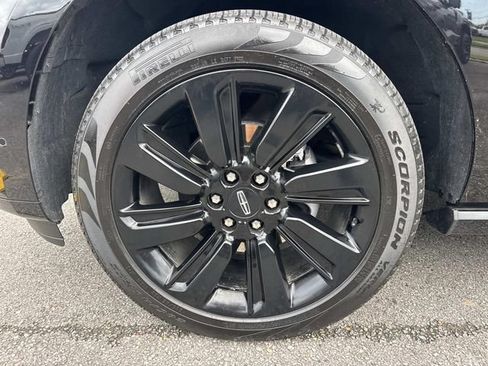 Certified 2024 Lincoln Navigator Reserve AWD/4WD image 9