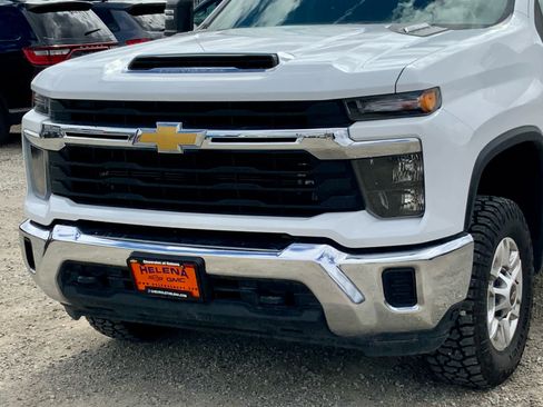 Used 2024 Chevrolet Silverado 2500 LT AWD/4WD image 9