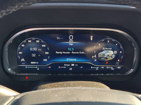 Used 2024 Chevrolet Tahoe Z71 w/ Luxury Package image 18