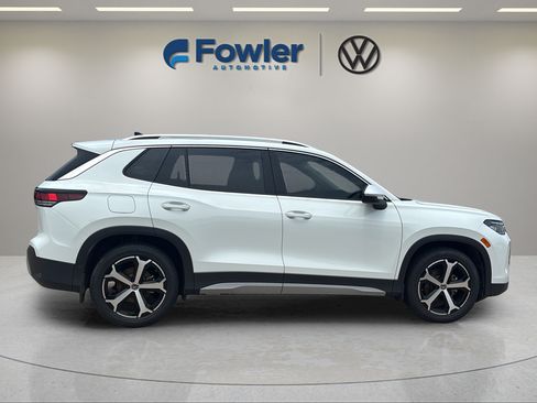New 2026 Volkswagen Tiguan SE FWD image 8