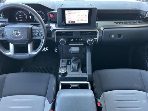 Used 2025 Toyota Tacoma TRD Sport AWD/4WD image 13
