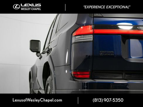 Used 2025 Lexus GX 550 w/ Accessory Package (Z1) image 9