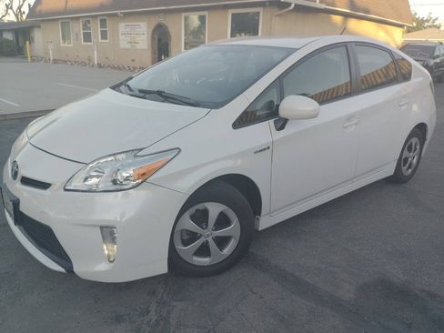 Used 2012 Toyota Prius Three FWD image 3