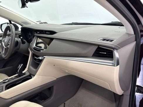 Used 2021 Cadillac XT5 Premium Luxury FWD image 16