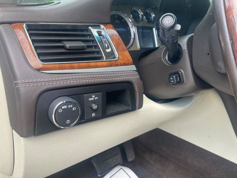 Used 2013 Cadillac Escalade Platinum AWD/4WD image 7