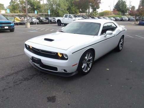 Used 2022 Dodge Challenger GT image 4
