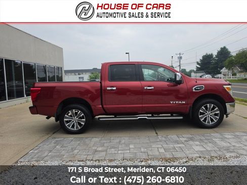 Used 2017 Nissan Titan SL w/ SL Towing Convenience Package AWD/4WD image 3