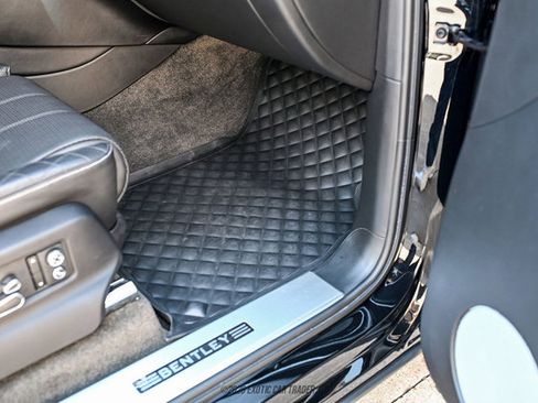 Used 2018 Bentley Bentayga image 63