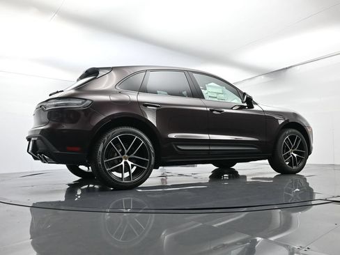 Certified 2025 Porsche Macan AWD/4WD image 53