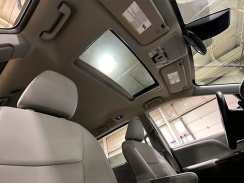 Used 2019 Toyota Sienna XLE image 22