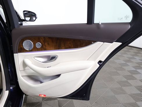 Used 2017 Mercedes-Benz E 300 4MATIC image 28