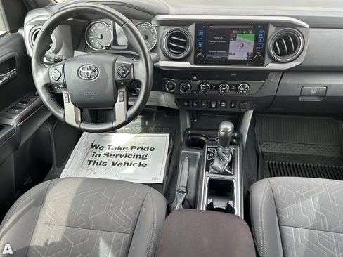Used 2019 Toyota Tacoma TRD Off-Road w/ Technology Package AWD/4WD image 15