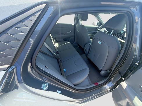 New 2026 Hyundai Elantra SE FWD image 19