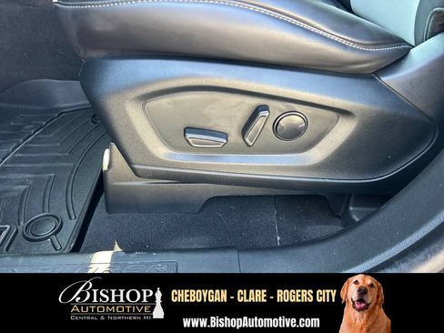 Used 2022 Ford Explorer XLT w/ Equipment Group 202A AWD/4WD image 20