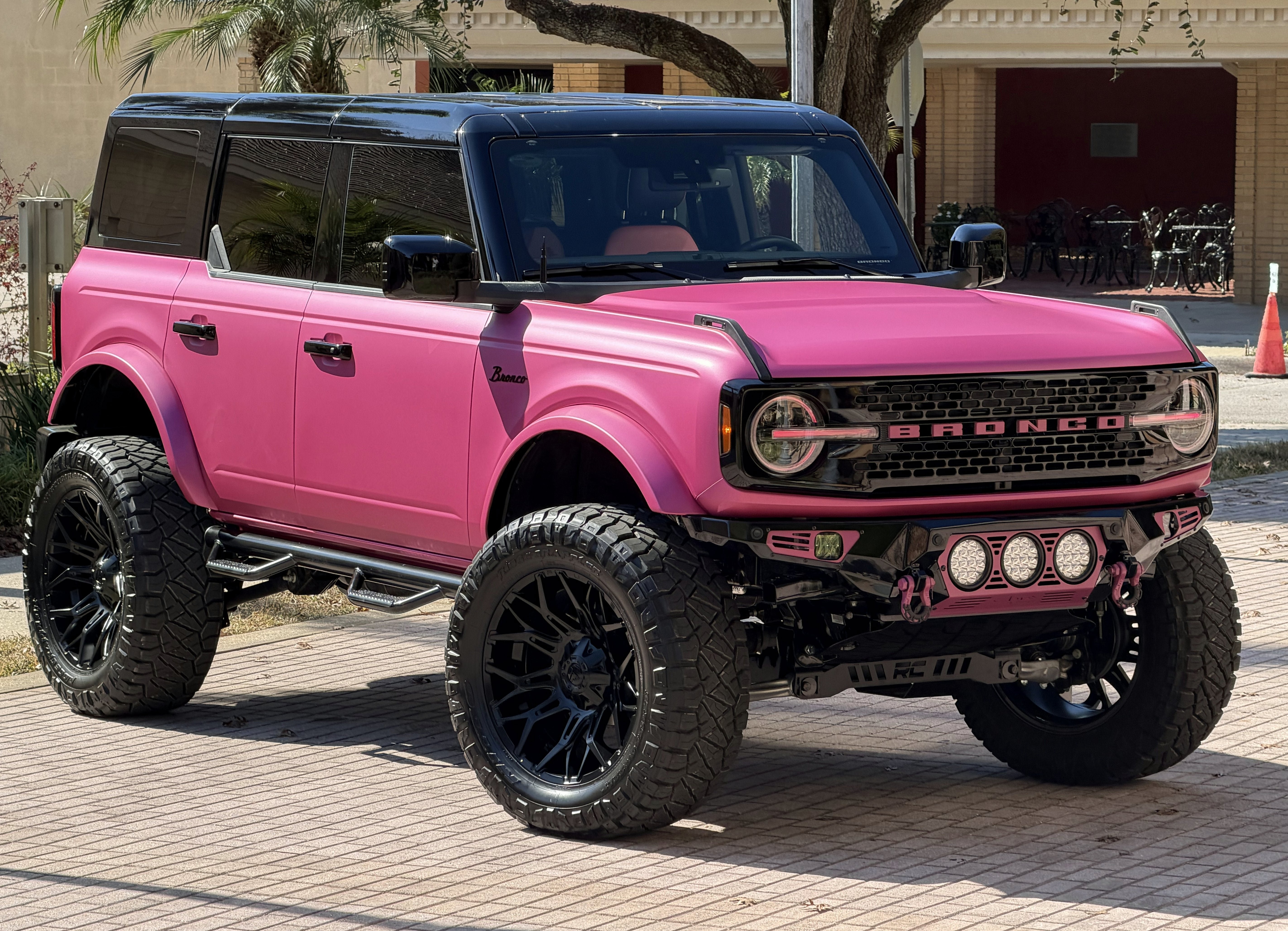 Used 2025 Ford Bronco Outer Banks AWD/4WD image 5